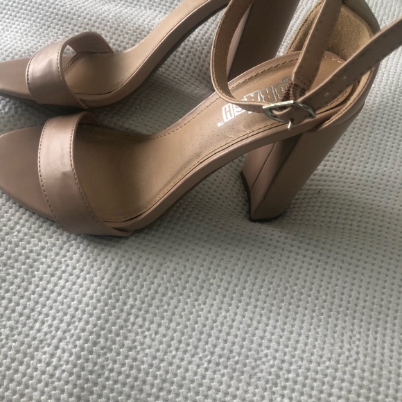 Brash 4” Heels - Picture 2 of 3
